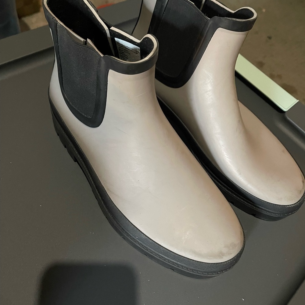 Stylish Gray Chelsea Boots